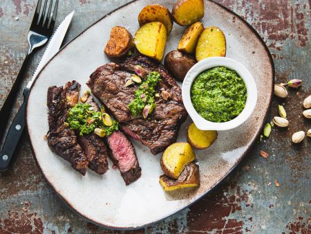 Steak mit grüner Sauce