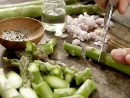 Süppchen von grünem Spargel Zubereitung Schritt 1 Süppchen von grünem Spargel Zubereitung Schritt 1