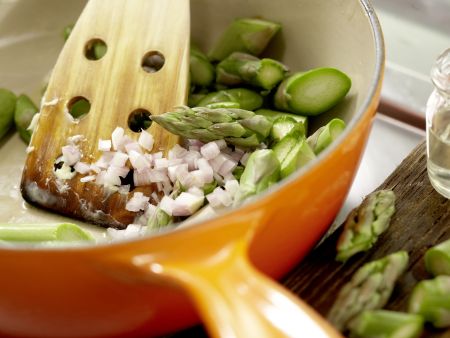 Süppchen von grünem Spargel Zubereitung Schritt 2 Süppchen von grünem Spargel Zubereitung Schritt 2