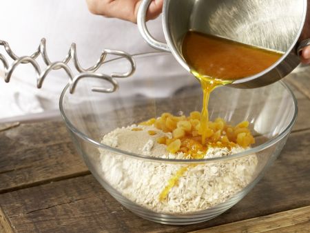 Süße Aprikosenbrötchen Zubereitung Schritt 2 Süße Aprikosenbrötchen Zubereitung Schritt 2