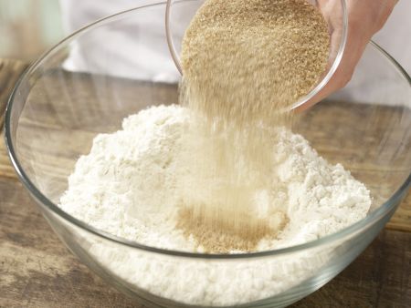 Süße Hefefladen mit Kirschen Zubereitung Schritt 2 Süße Hefefladen mit Kirschen Zubereitung Schritt 2