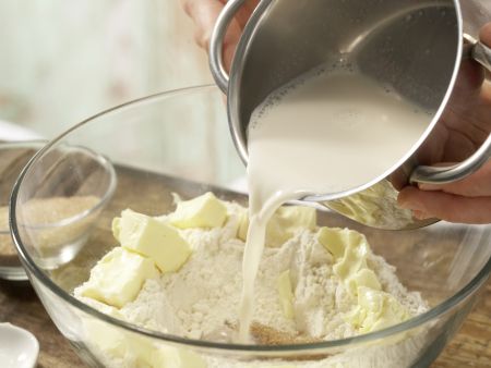 Süße Hefefladen mit Kirschen Zubereitung Schritt 4 Süße Hefefladen mit Kirschen Zubereitung Schritt 4