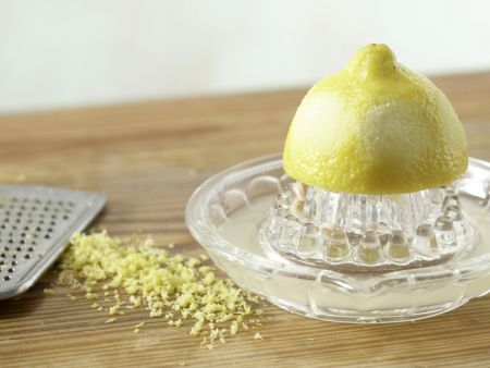 Süße Quarkpuffer mit Apfelsalat Zubereitung Schritt 2 Süße Quarkpuffer mit Apfelsalat Zubereitung Schritt 2