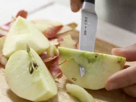 Süßes Apfel-Soufflé Zubereitung Schritt 1 Süßes Apfel-Soufflé Zubereitung Schritt 1