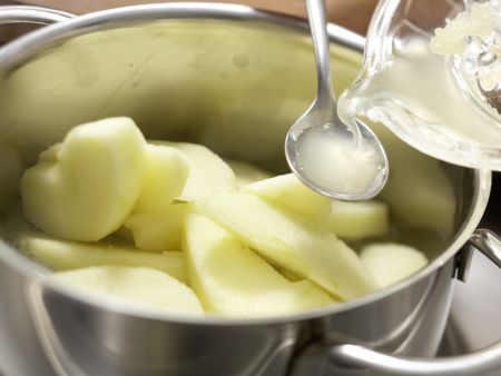 Süßes Apfel-Soufflé Zubereitung Schritt 3 Süßes Apfel-Soufflé Zubereitung Schritt 3