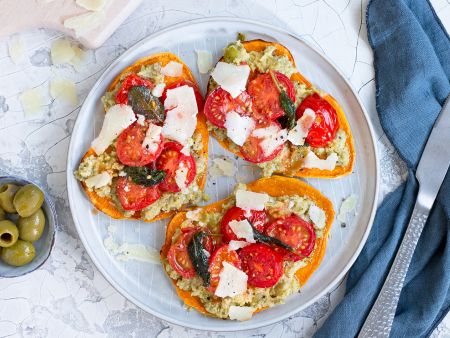 Süßkartoffel-Crostini mit grüner Oliven-Grana-Padano-Paste