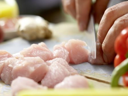 Süßsaures Putenfleisch Zubereitung Schritt 1 Süßsaures Putenfleisch Zubereitung Schritt 1