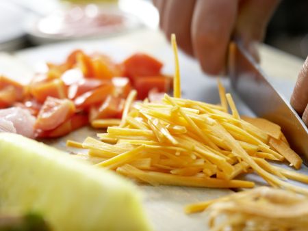 Süßsaures Putenfleisch Zubereitung Schritt 2 Süßsaures Putenfleisch Zubereitung Schritt 2