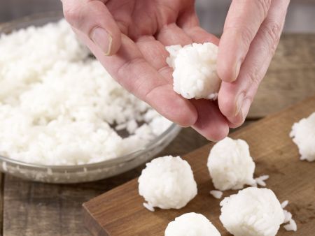 Sushi-Bällchen Zubereitung Schritt 3 Sushi-Bällchen Zubereitung Schritt 3