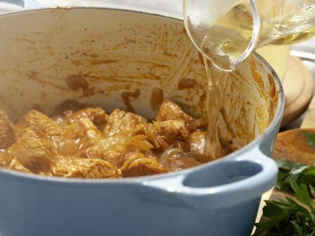 Szegediner Putengulasch Zubereitung Schritt 4 Szegediner Putengulasch Zubereitung Schritt 4