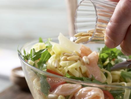 Tagliatelle und marinierter Lachs Zubereitung Schritt 10 Tagliatelle und marinierter Lachs Zubereitung Schritt 10