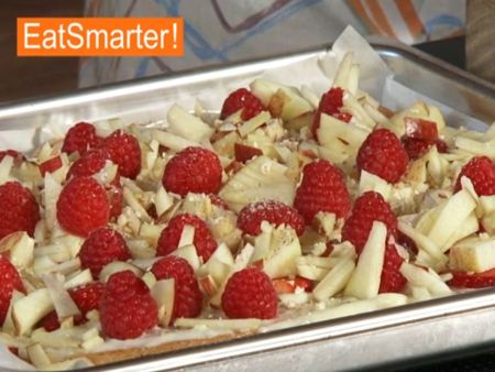 Eine süße Pizza backen & belegen