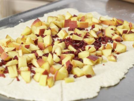 Teigschnecken mit Pfirsichen Zubereitung Schritt 6 Teigschnecken mit Pfirsichen Zubereitung Schritt 6