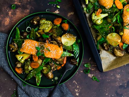 Teriyaki-Lachs mit Gemüse vom Blech