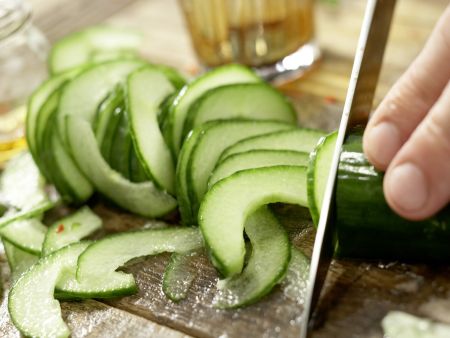 Thai-Gurkensalat Zubereitung Schritt 4 Thai-Gurkensalat Zubereitung Schritt 4