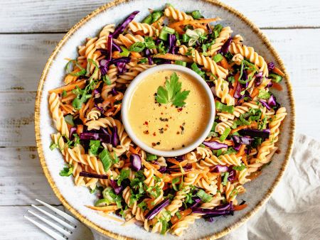 Thai-Nudelsalat mit Erdnuss-Dressing