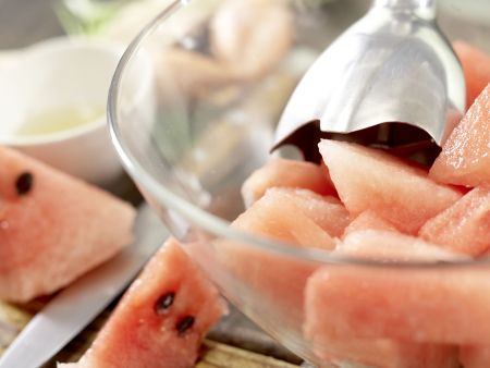 Thailändische Melonensuppe Zubereitung Schritt 1 Thailändische Melonensuppe Zubereitung Schritt 1