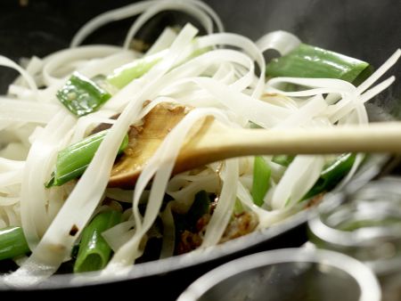 Thailändische Reisnudelpfanne Zubereitung Schritt 11 Thailändische Reisnudelpfanne Zubereitung Schritt 11