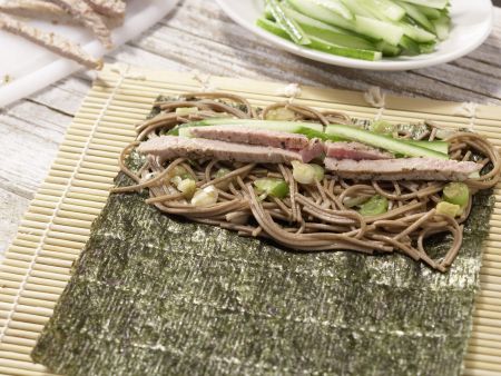 Thunfisch-Maki-Rollen Zubereitung Schritt 6 Thunfisch-Maki-Rollen Zubereitung Schritt 6
