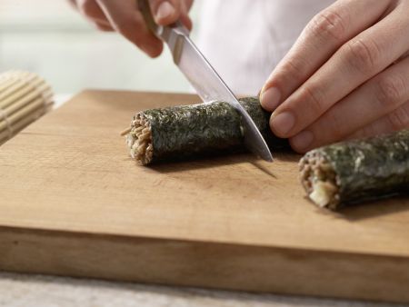 Thunfisch-Maki-Rollen Zubereitung Schritt 8 Thunfisch-Maki-Rollen Zubereitung Schritt 8