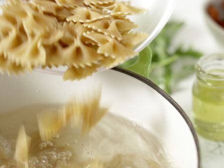 Thunfisch-Nudelsalat Zubereitung Schritt 1 Thunfisch-Nudelsalat Zubereitung Schritt 1