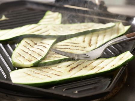 Thunfisch-Zucchini-Röllchen Zubereitung Schritt 4 Thunfisch-Zucchini-Röllchen Zubereitung Schritt 4