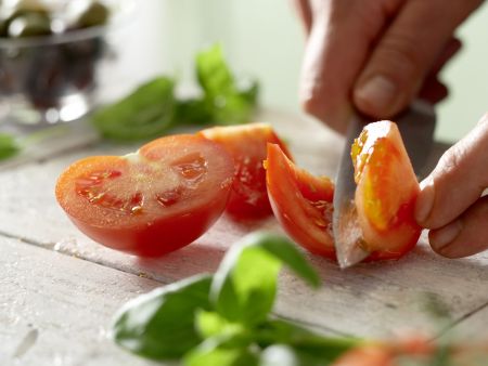Tintenfisch in pikanter Tomatensauce Zubereitung Schritt 2 Tintenfisch in pikanter Tomatensauce Zubereitung Schritt 2