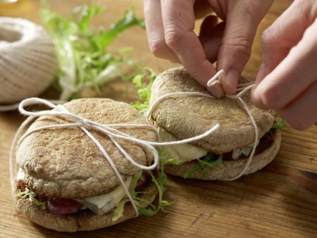 Toastbrötchen mit Blauschimmelkäse Zubereitung Schritt 7 Toastbrötchen mit Blauschimmelkäse Zubereitung Schritt 7