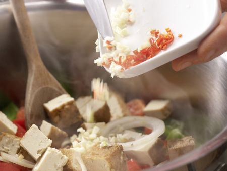 Tofu-Gemüse-Curry Zubereitung Schritt 6 Tofu-Gemüse-Curry Zubereitung Schritt 6
