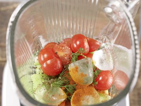 Tomaten-Gurken-Smoothie Zubereitung Schritt 4 Tomaten-Gurken-Smoothie Zubereitung Schritt 4