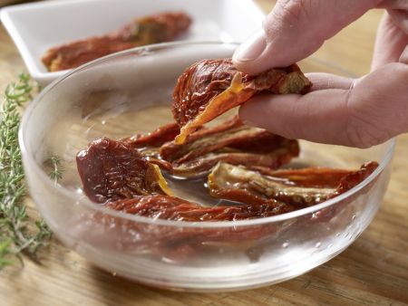 Tomaten-Kräuter-Brötchen Zubereitung Schritt 4 Tomaten-Kräuter-Brötchen Zubereitung Schritt 4