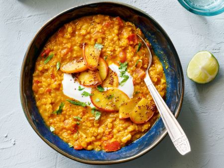 Tomaten-Limetten-Dal mit karamellisierten Äpfeln Rezept