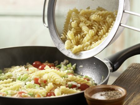 Tomaten-Pasta mit Lauch Zubereitung Schritt 7 Tomaten-Pasta mit Lauch Zubereitung Schritt 7