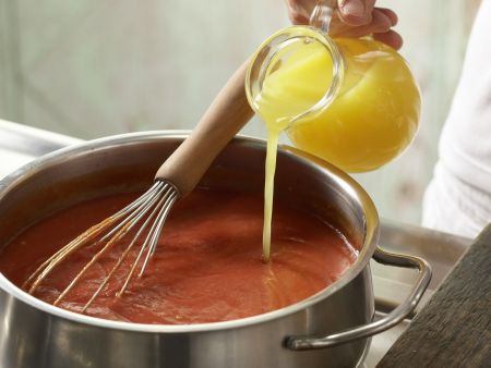 Tomatensuppe mit Hackbällchen Zubereitung Schritt 3 Tomatensuppe mit Hackbällchen Zubereitung Schritt 3