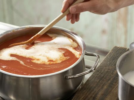 Tomatensuppe mit Hackbällchen Zubereitung Schritt 6 Tomatensuppe mit Hackbällchen Zubereitung Schritt 6