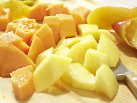 Tropischer Obstsalat Zubereitung Schritt 1 Tropischer Obstsalat Zubereitung Schritt 1