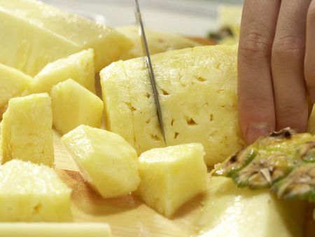 Tropischer Obstsalat Zubereitung Schritt 3 Tropischer Obstsalat Zubereitung Schritt 3