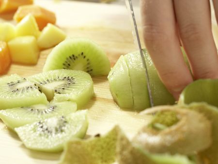 Tropischer Obstsalat Zubereitung Schritt 4 Tropischer Obstsalat Zubereitung Schritt 4