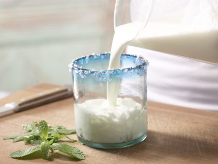 Türkischer Joghurt-Drink Zubereitung Schritt 4 Türkischer Joghurt-Drink Zubereitung Schritt 4