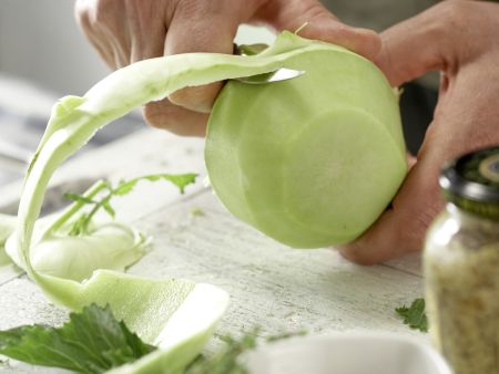 Überbackener Kohlrabi Zubereitung Schritt 1 Überbackener Kohlrabi Zubereitung Schritt 1