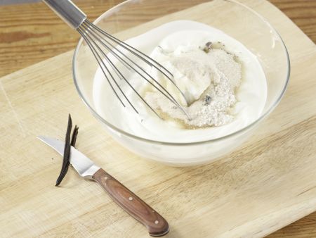 Vanille-Eisbecher Zubereitung Schritt 1 Vanille-Eisbecher Zubereitung Schritt 1