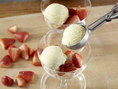 Vanille-Eisbecher Zubereitung Schritt 9 Vanille-Eisbecher Zubereitung Schritt 9
