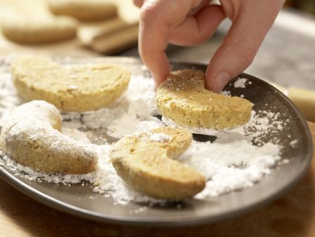 Vanillekipferl Zubereitung Schritt 6 Vanillekipferl Zubereitung Schritt 6