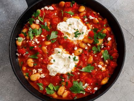 Vegane One-Pot-Shakshuka mit weißen Bohnen