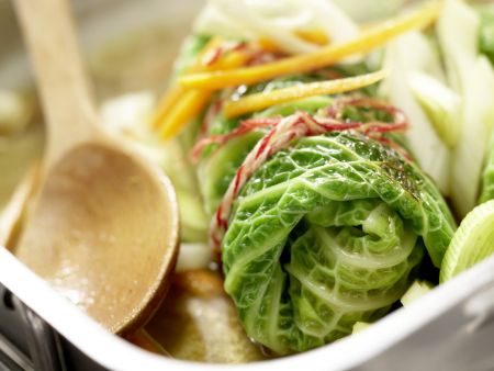 Vegetarische Wirsingrouladen Zubereitung Schritt 12 Vegetarische Wirsingrouladen Zubereitung Schritt 12