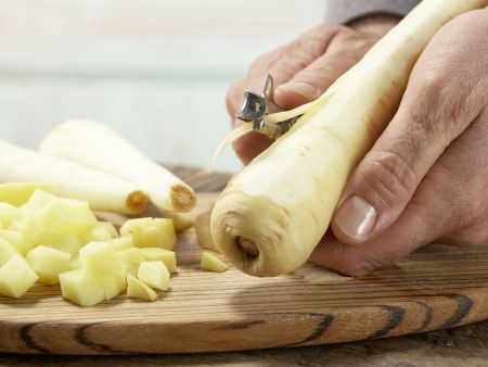 Vegetarischer Pastinakenbrei mit Ei Zubereitung Schritt 1 Vegetarischer Pastinakenbrei mit Ei Zubereitung Schritt 1