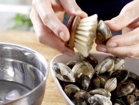 Venusmuscheltopf Zubereitung Schritt 1 Venusmuscheltopf Zubereitung Schritt 1