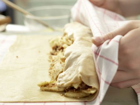 Vollkorn-Apfelstrudel Zubereitung Schritt 10 Vollkorn-Apfelstrudel Zubereitung Schritt 10