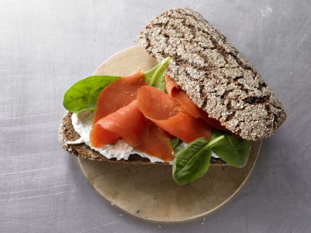 Vollkorn-Lachs-Sandwich Zubereitung Schritt 6 Vollkorn-Lachs-Sandwich Zubereitung Schritt 6