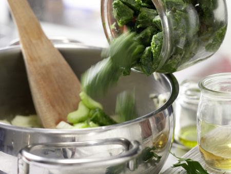 Vollkorn-Pasta mit grüner Sauce Zubereitung Schritt 4 Vollkorn-Pasta mit grüner Sauce Zubereitung Schritt 4